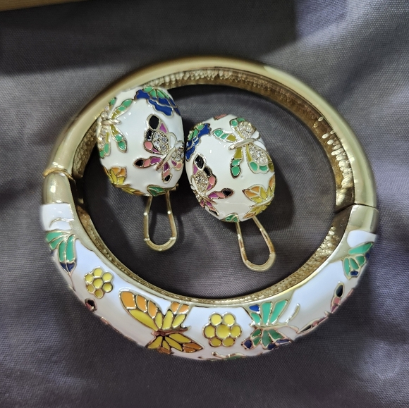 NWT JTV White Enamel W/ Colorful Butterflies/ Crystal Accents Bracelet Earring S - Picture 2 of 4